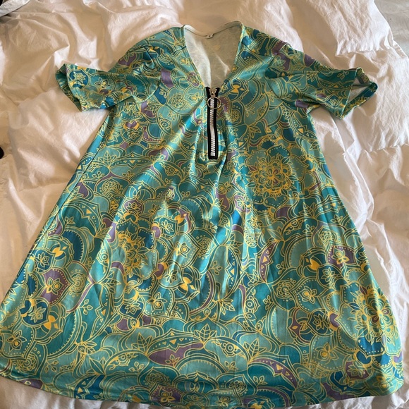 NWOT Unbranded pattern shirt - Picture 2 of 4